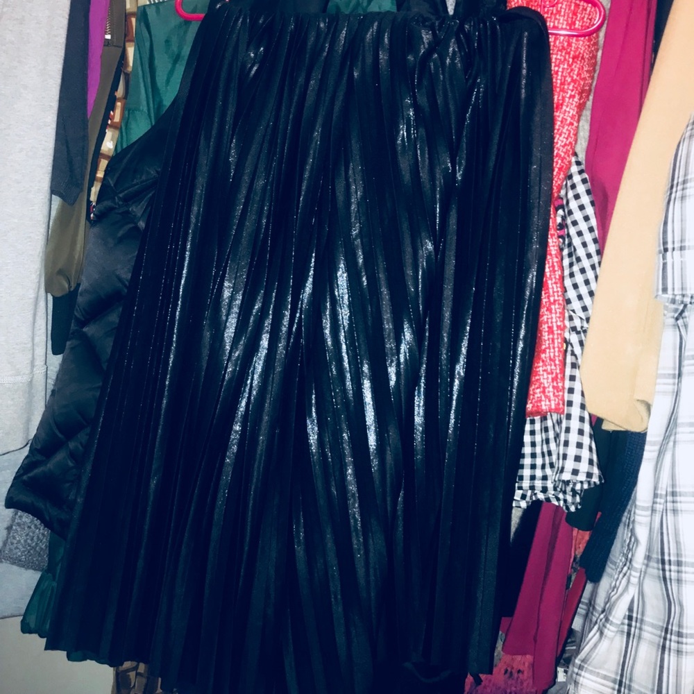 Black pleated skirt